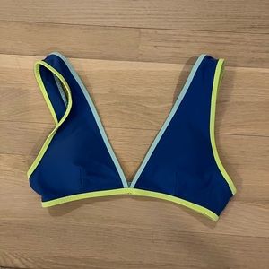 Vibrant bikini top!!